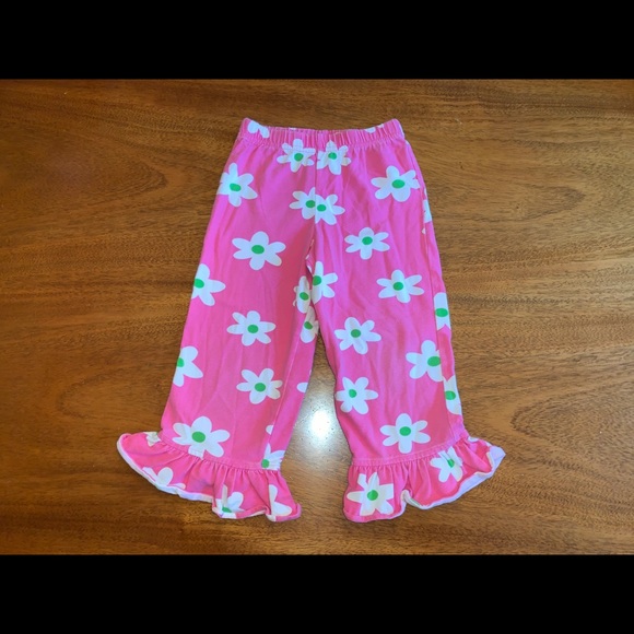 White turtleneck with pink flowered pants - Picture 3 of 3